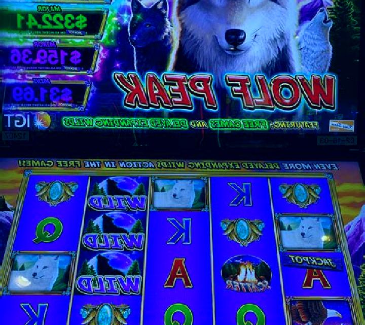 Pinball Peak slot machine