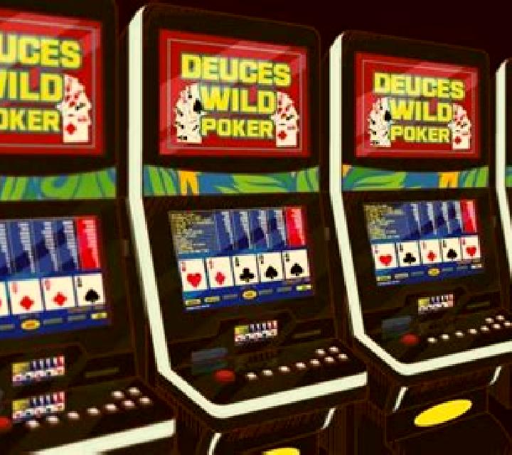 Poker 7 Deuces Wild slot game