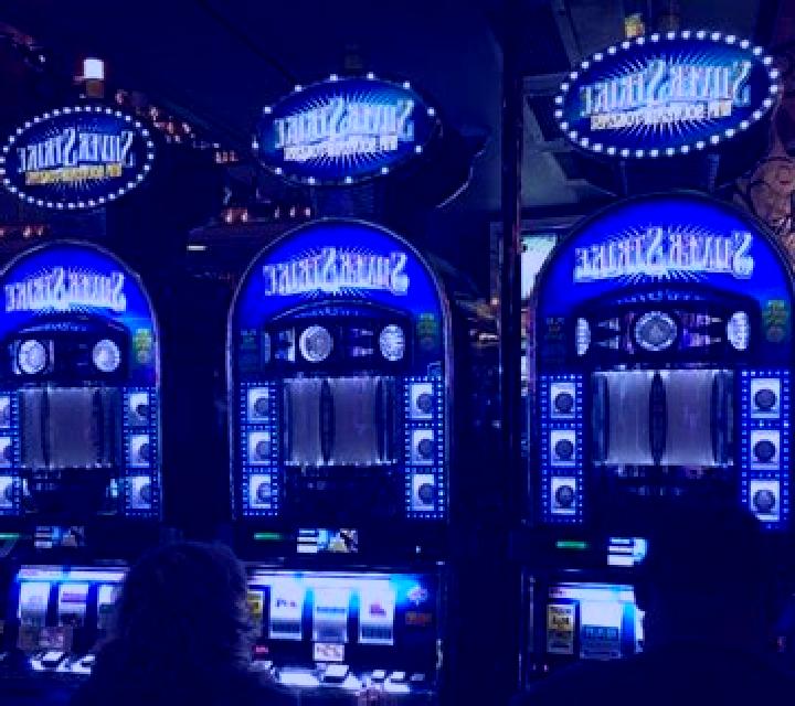 Poker Bowling Strike slot machine