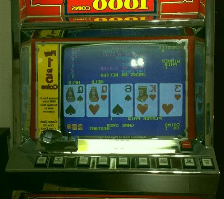 Poker Plus slot machine