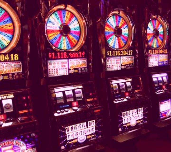 Pontoon Professional Series slot machine