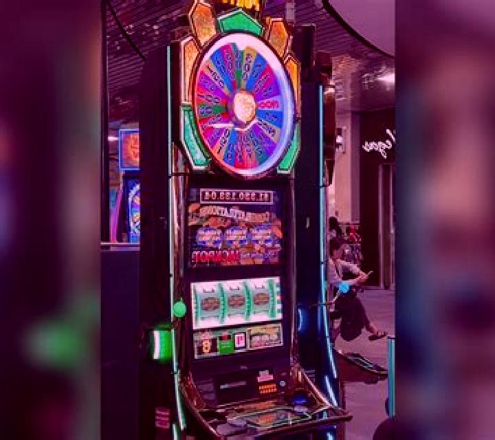 PrimeTime Live slot machine