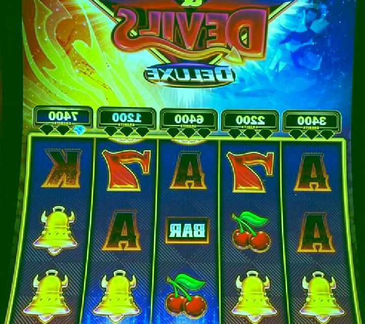 Pure Diamonds slot machine