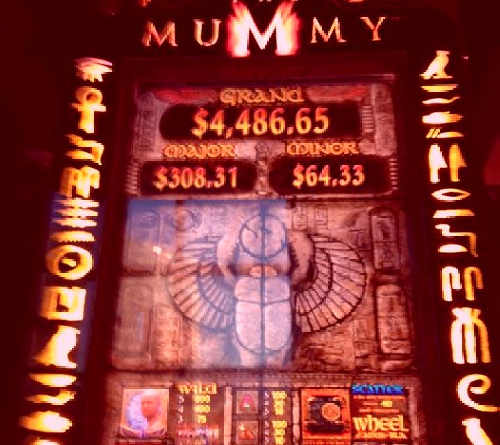 Purse of the Mummy slot machine