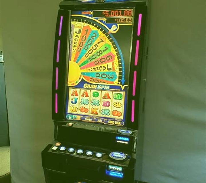 Pyramid Spin slot machine