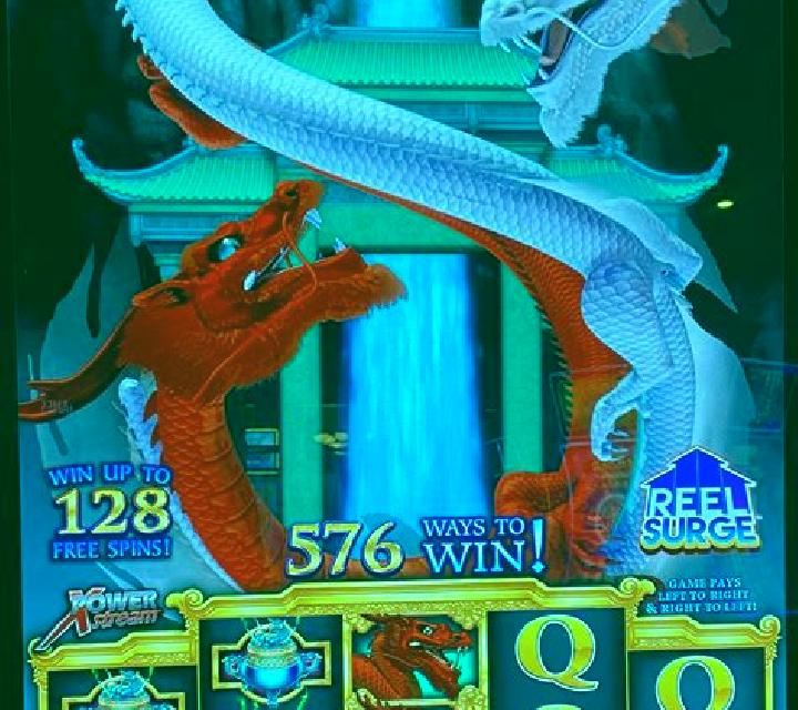Quadruple Dragons slot machine