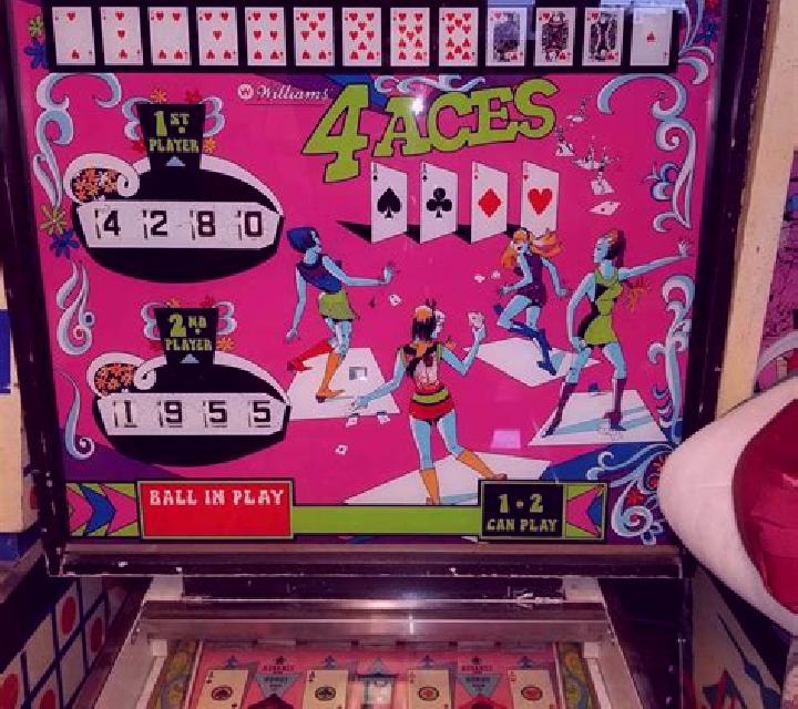 Queen of Aces slot machine