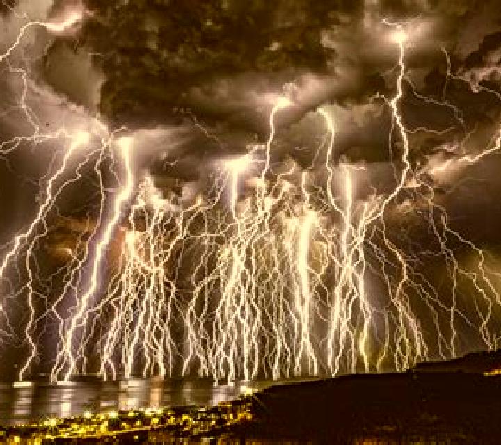 Queen of Lightnings online slot