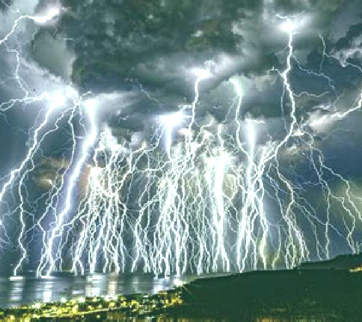Queen of Lightnings slot game