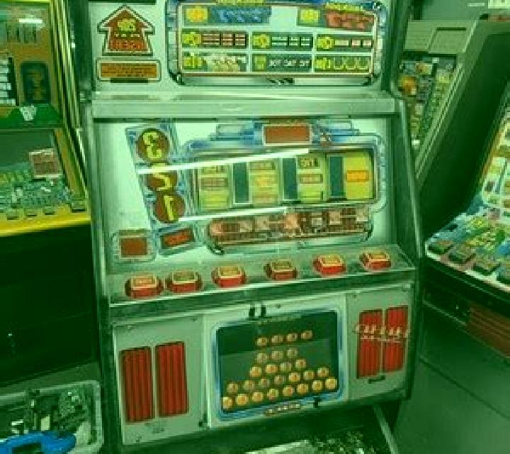 Rally Hi-Lo slot machine