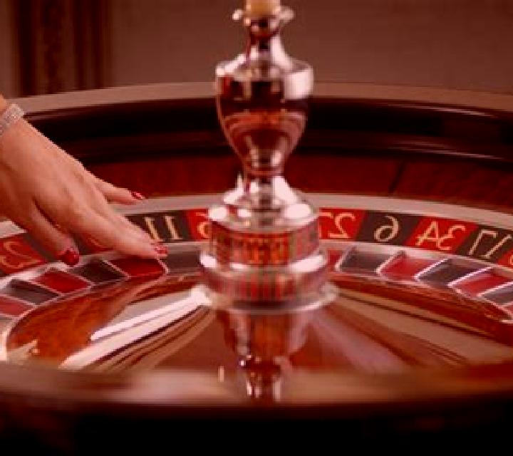 Real Roulette con Angela online slot