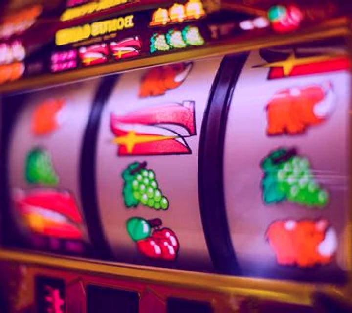 Red Dog (Nucleus Gaming) slot machine