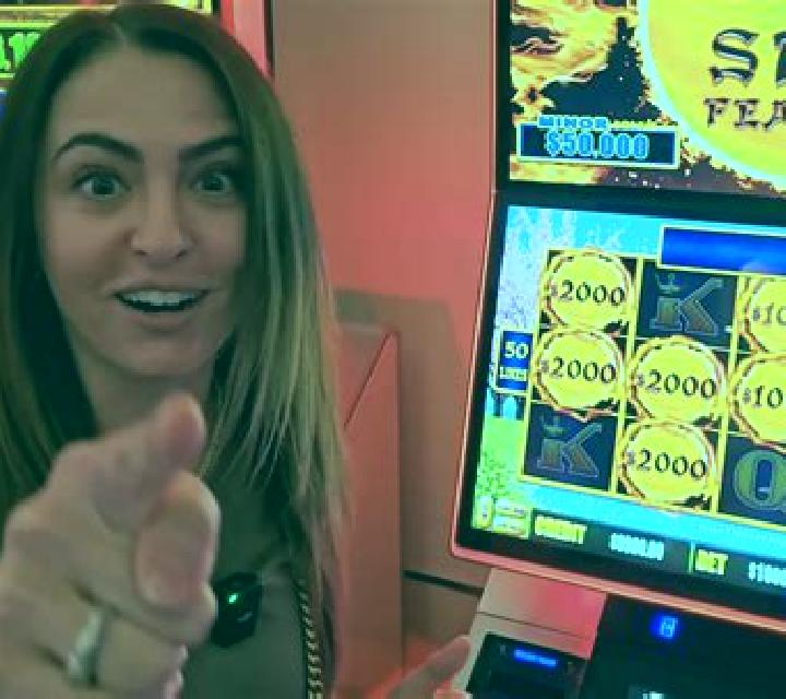 Red Lady slot machine