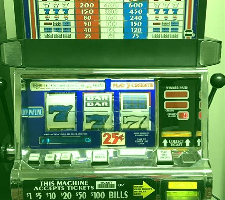 Red White Blue 7s slot machine
