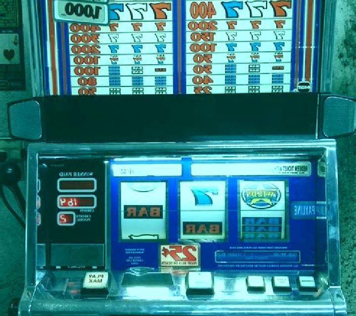 Red White & Blue (IGT) slot machine