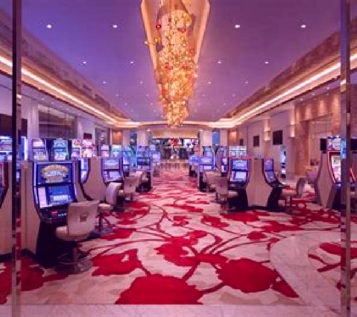 Red (X Room) online slot