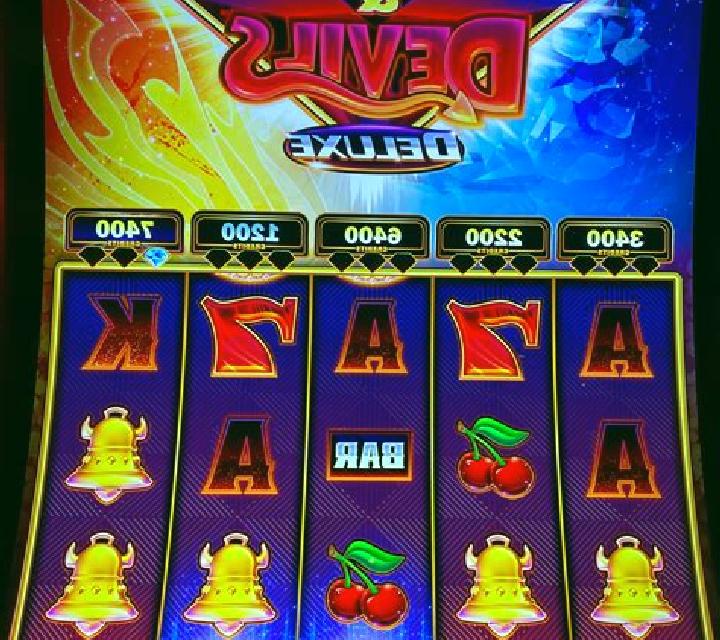 Reel Diamonds slot machine
