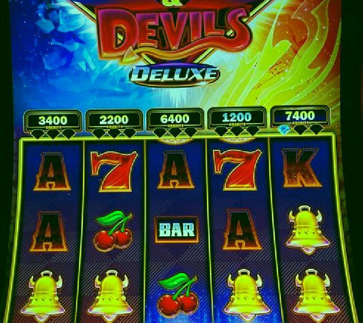 Reel Rich Devils slot game