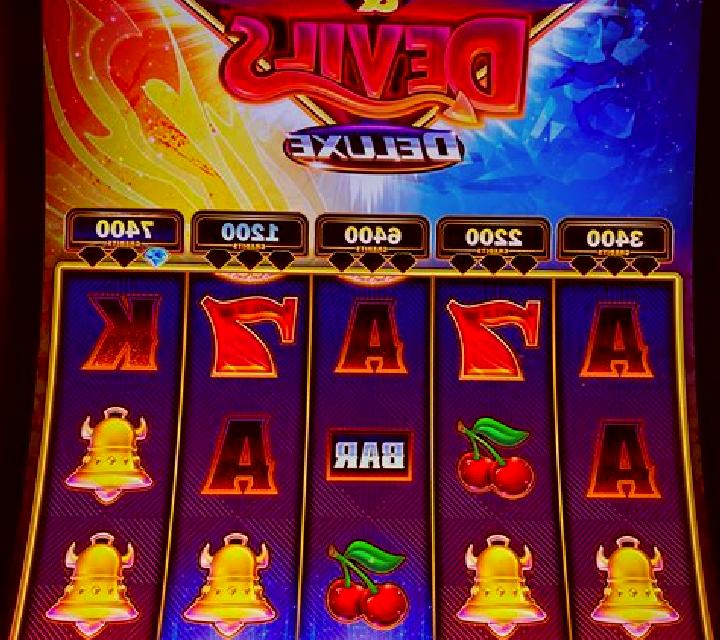 Reels Deluxe slot machine