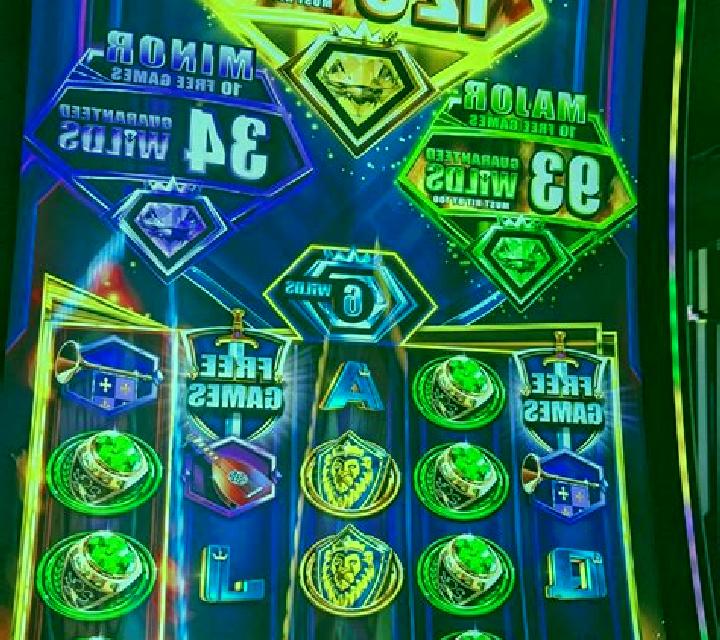 Regal Crown 100 slot game