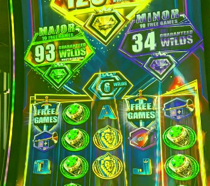Regal Spins 100 slot game