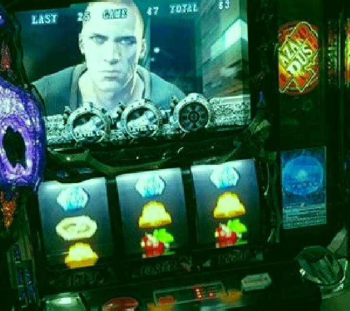 Resident (X Play) slot machine