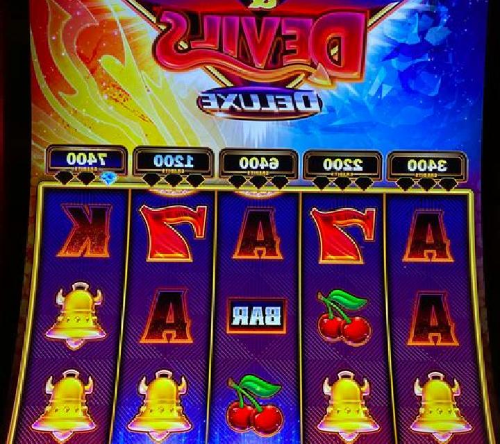 Respins & Diamonds slot machine