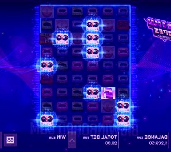 Retro Tapes Cluster Link slot machine