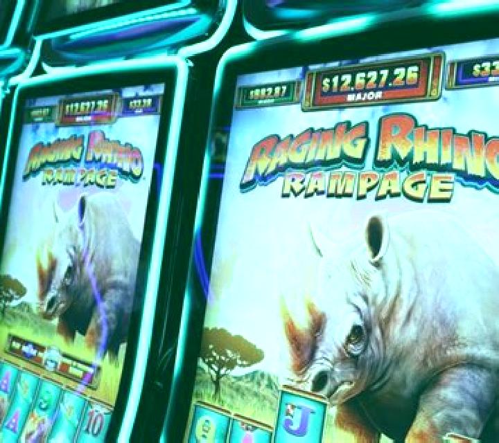 Rhino Rampage Lightning Spins slot game