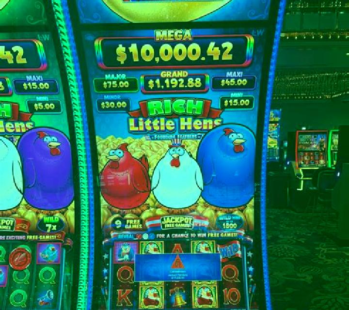 Rich Little Hens Founding Feathers slot game