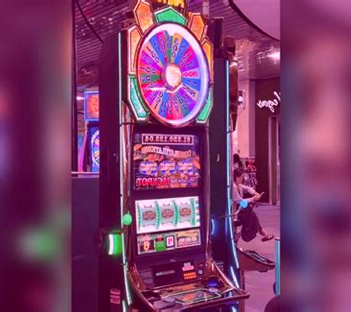 Rich World slot machine