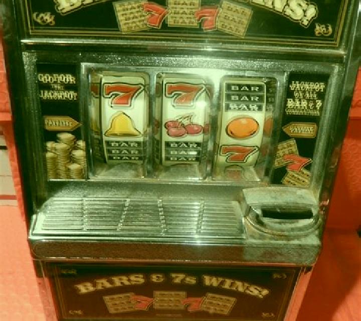 Roaring 7s slot game