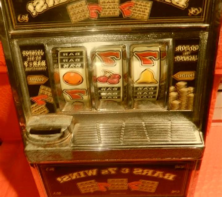 Roaring 7s slot machine