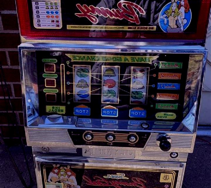 Robin and his Girl slot machine