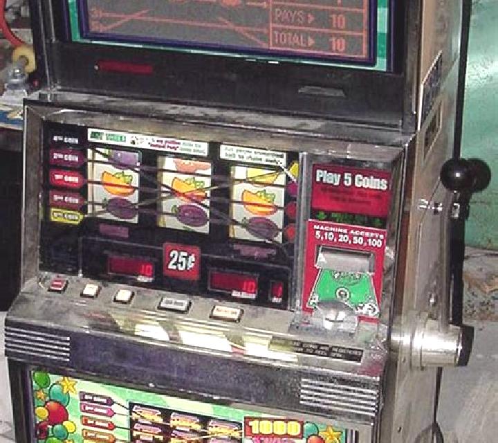 Roccos Beach Party slot machine