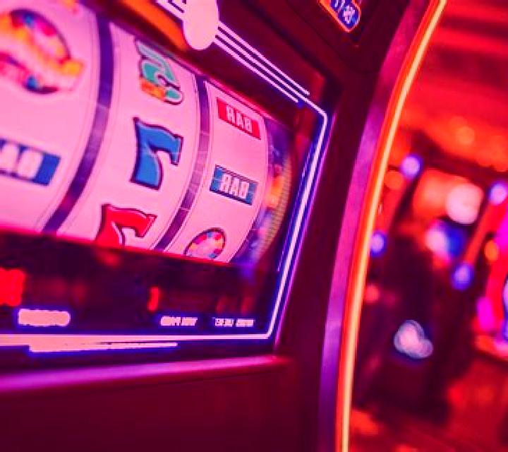 Rolling Roger slot machine