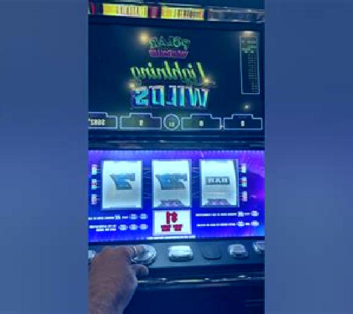 Rolling Wild slot machine