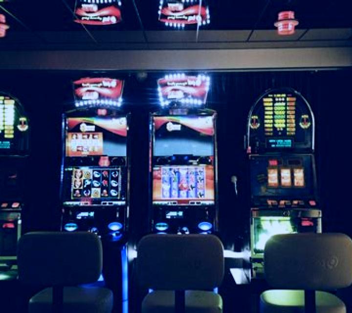 Romance V slot machine
