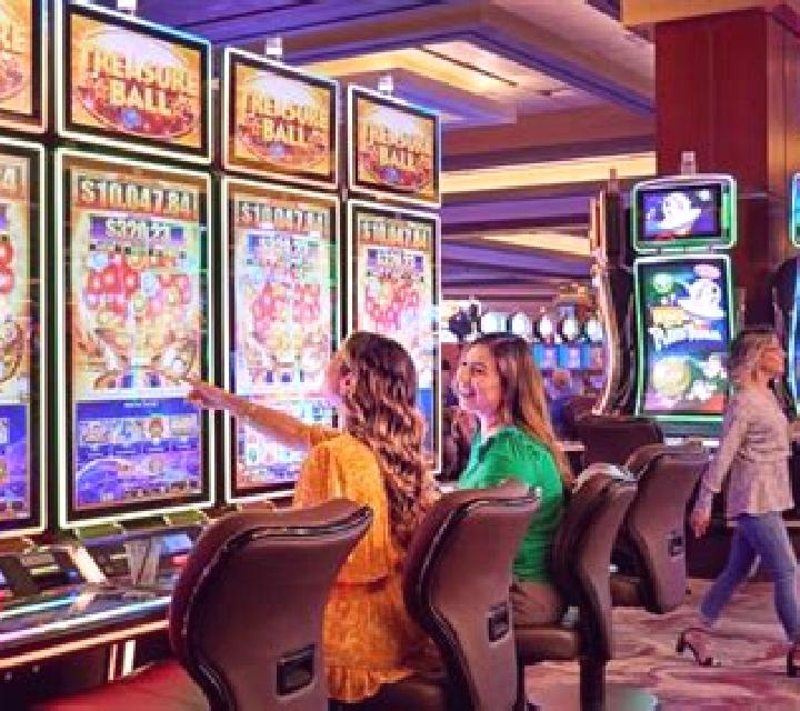 Rose n Wild Dreams Hold & Win slot machine