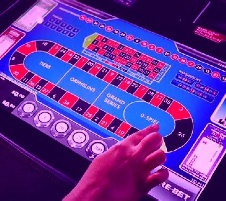 Roulette Lounge Live slot machine