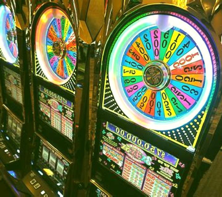 Roulette: Streets of Gold slot machine