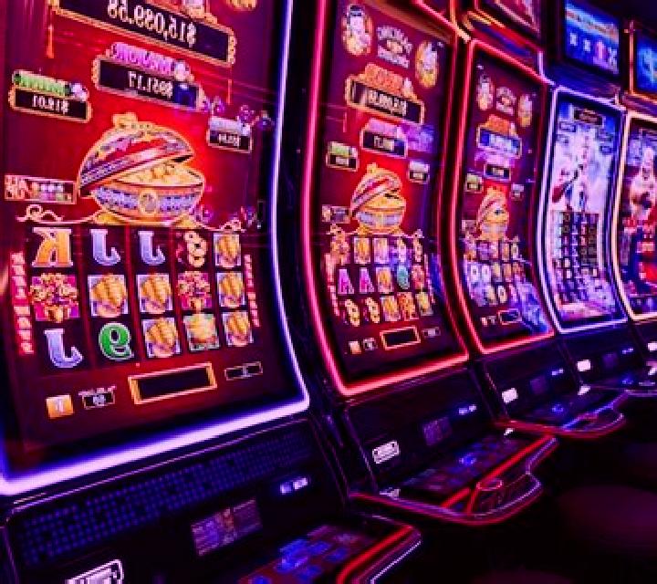 Royal Blackjack slot machine