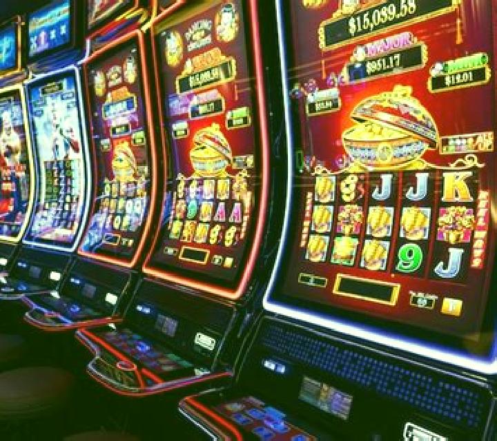 Royal Crown Blackjack slot machine
