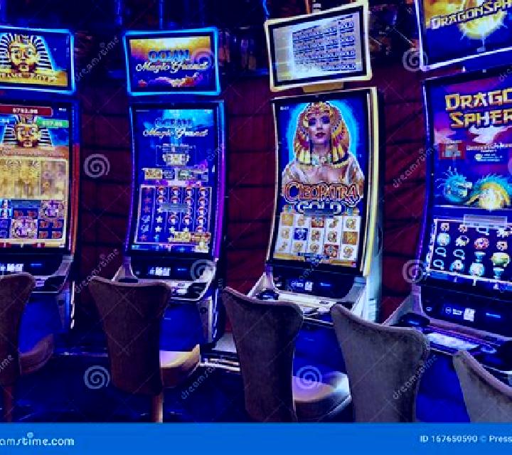 Royal Grandeur slot machine