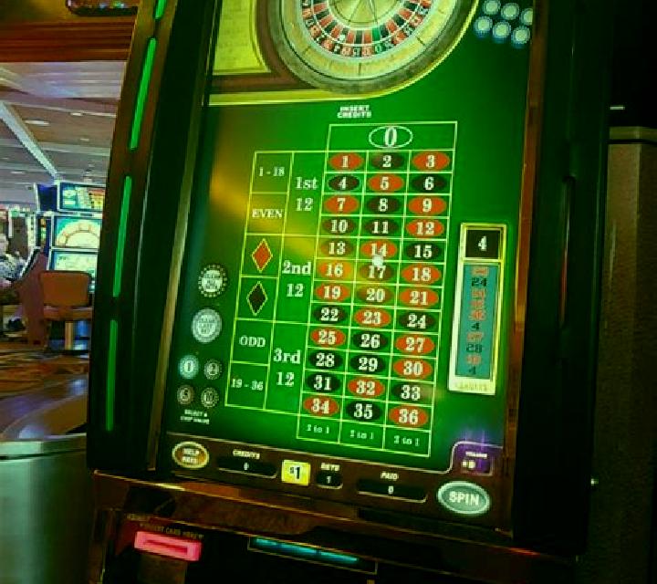 Royal Roulette slot machine