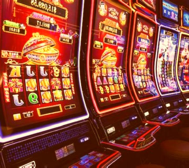 Royale Blackjack slot machine