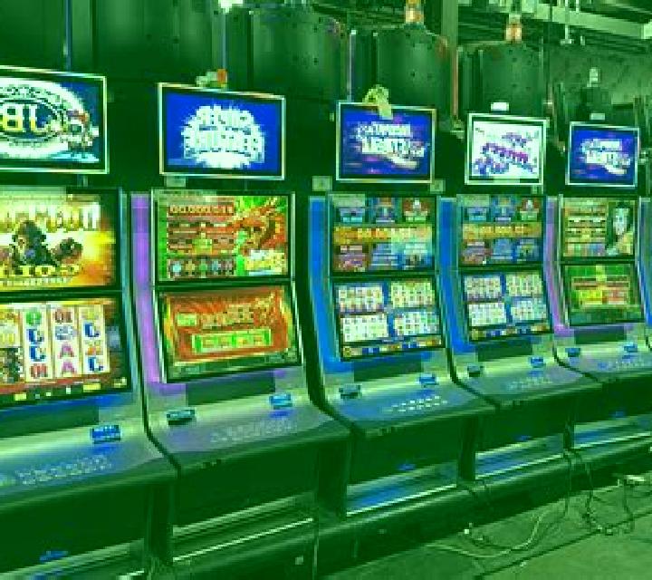 Runner Unlimited Cascading Wins slot machine