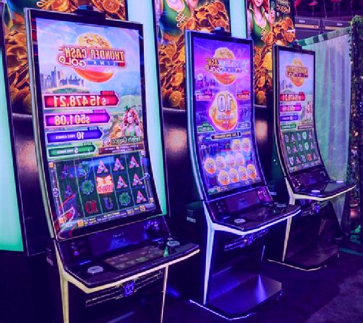 Russian Poker (Novomatic) slot game
