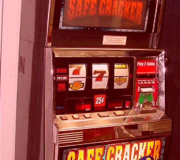 Safecracker (Gamatron) slot game