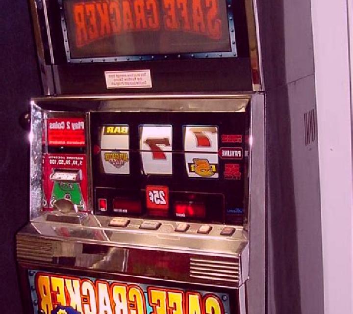 Safecracker (Gamatron) slot machine